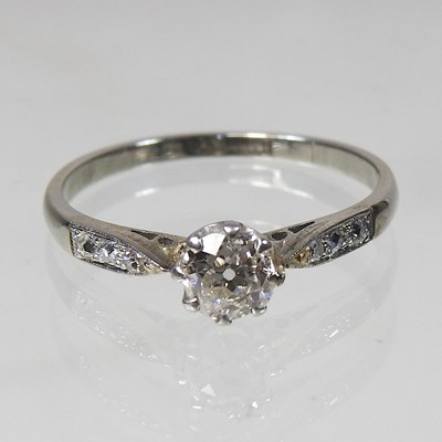 Lot 528 - An 18 carat gold diamond ring, approximately 0....