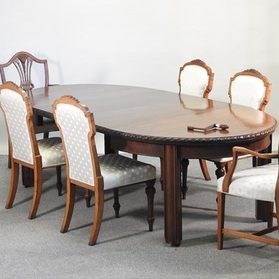 Lot 698 - An early 20th century mahogany wind out extending dining table