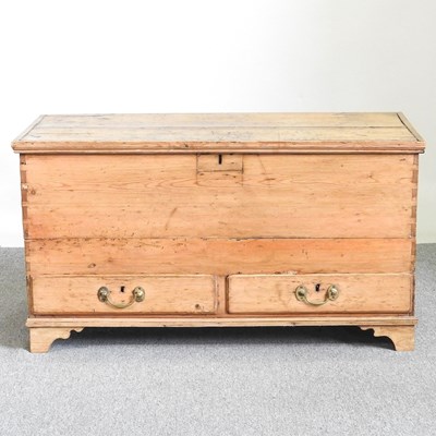 Lot 413 - A 19th century pine mule chest, with a hinged lid