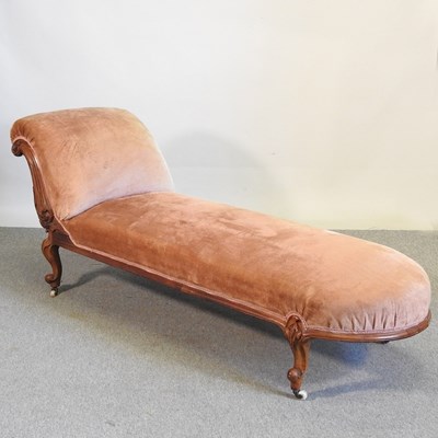 Lot 460 - A Victorian carved mahogany upholstered day...