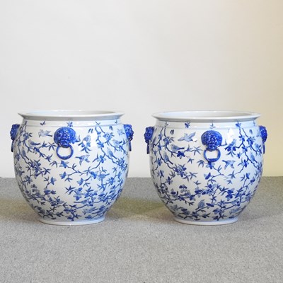 Lot 85 - A pair of Chinese porcelain blue and white...