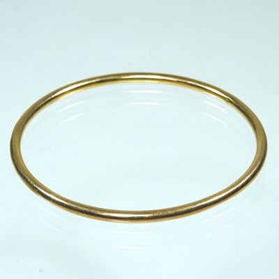 Lot 114 - A 9 carat gold bangle, 30g, 8cm diameter