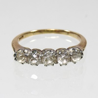 Lot 20 - An 18 carat gold diamond five stone ring, 3.1g,...