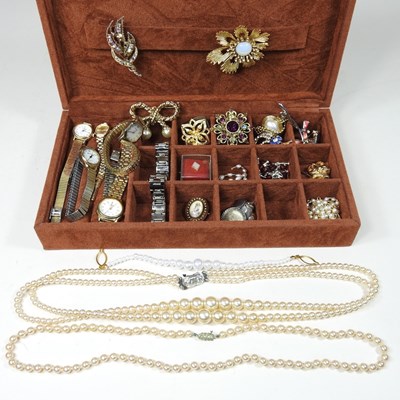 Lot 208 - A collection of vintage ladies wristwatches,...