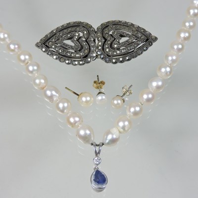 Lot 40 - A cultured pearl single strand necklace