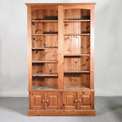 Lot 126 - A Mexican pine standing open bookcase