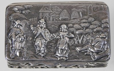 Lot 1 - An early 20th century silver snuff box