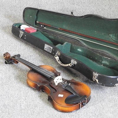 Lot 610 - A student's violin, cased