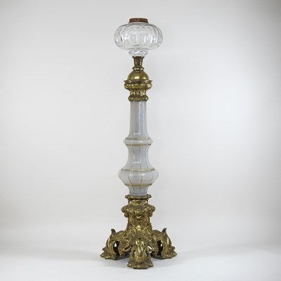 Lot 189 - A large and ornate 19th century oil lamp