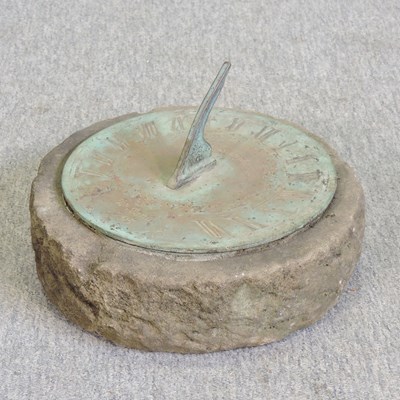 Lot 402 - A sun dial