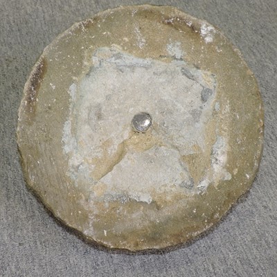 Lot 402 - A sun dial