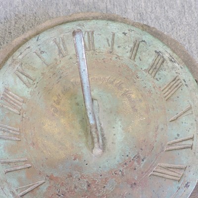 Lot 402 - A sun dial