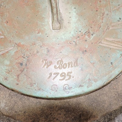 Lot 402 - A sun dial