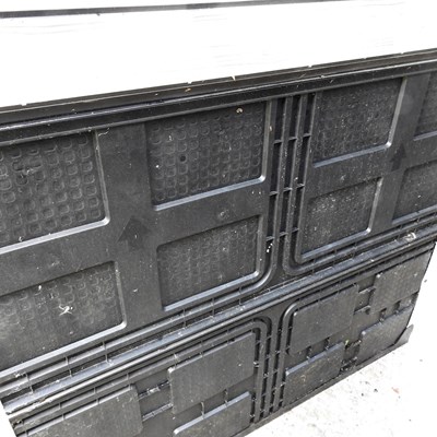 Lot 541 - A garden storage box, 143cm wide