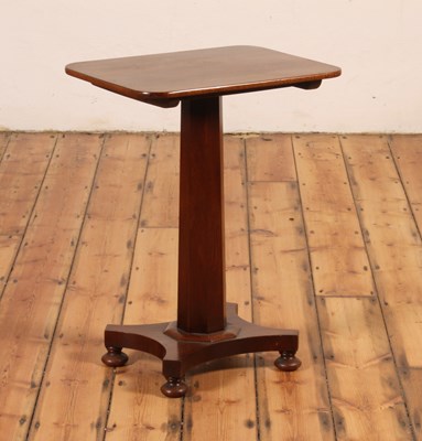 Lot 474 - A fiddle-back mahogany tilt-top pedestal...