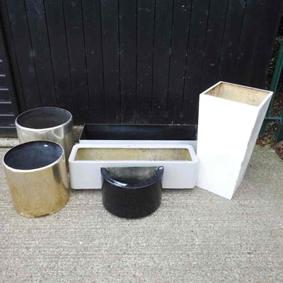 Lot 304 - A collection of six various garden planters (6)