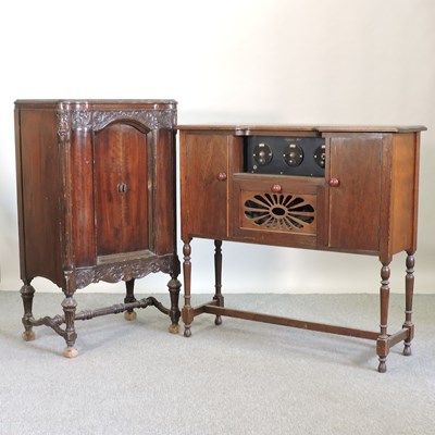 Lot 390 - A vintage wooden Eddyola 'Five' radio case