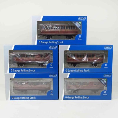 Lot 220 - Five Dapol O Gauge model train rolling stock,...