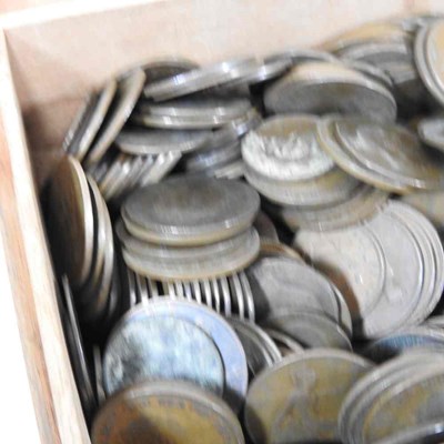 Lot 540 - A collection of Victorian and later pennies,...