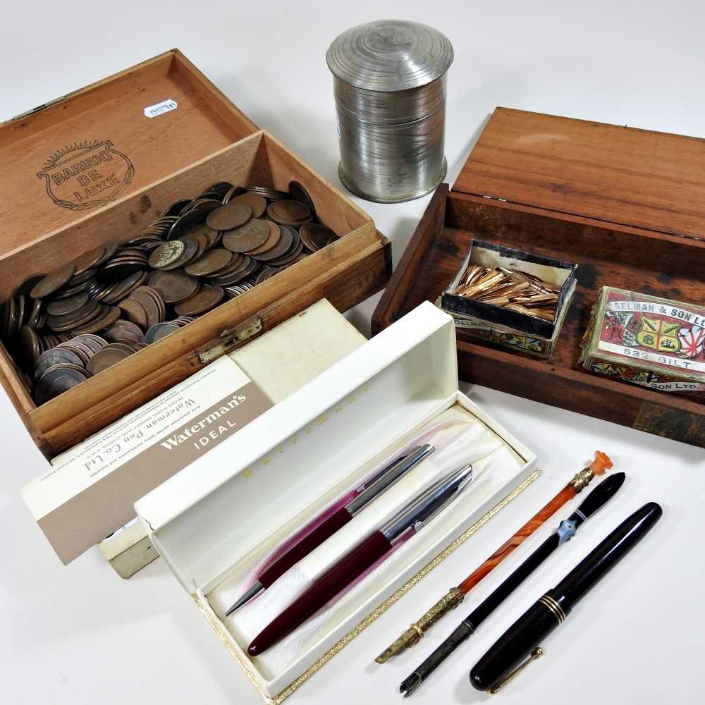 Lot 540 - A collection of Victorian and later pennies,...