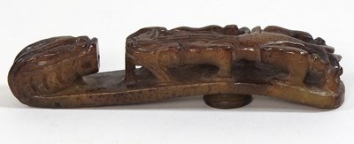 Lot 40 - A Chinese carved hardstone buckle