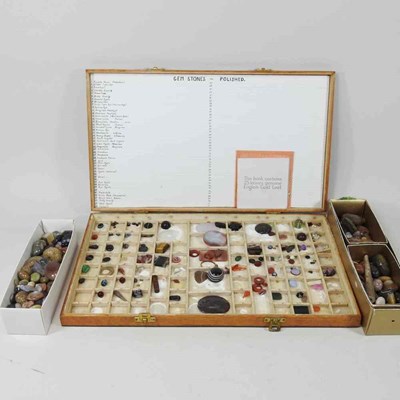 Lot 469 - A collection of polished gemstones and...