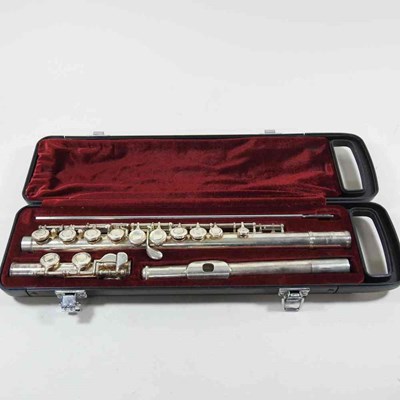 Lot 407 - A Yamaha Nippon Gaki flute, cased, 44cm wide