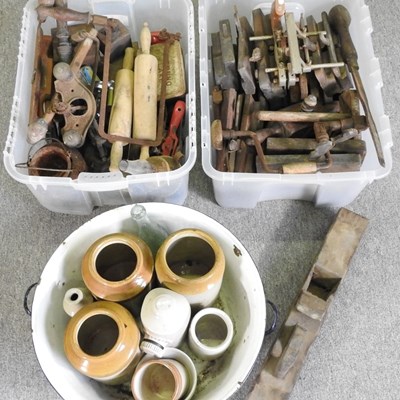 Lot 402 - A collection of hand tools, to include planes...