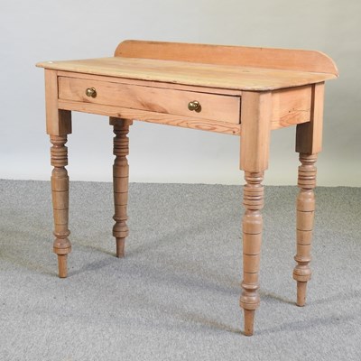 Lot 478 - An antique pine side table