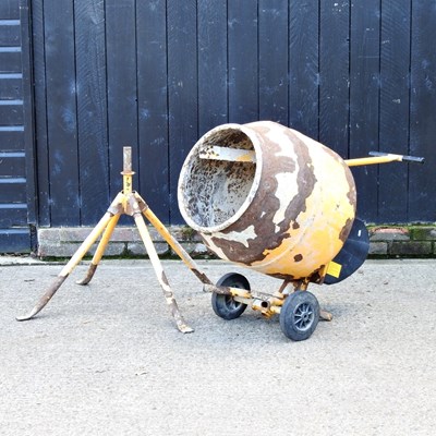 Lot 323 - An electric cement mixer