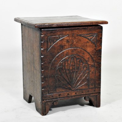 Lot 550 - A small early 20th century carved oak box,...