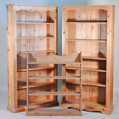 Lot 194 - A pair of modern pine standing open bookcases,...