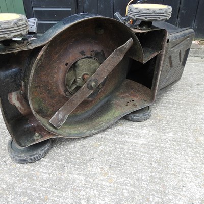 Lot 346 - A McCulloch petrol lawn mower