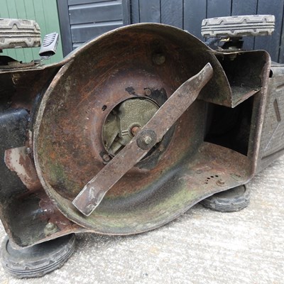 Lot 346 - A McCulloch petrol lawn mower