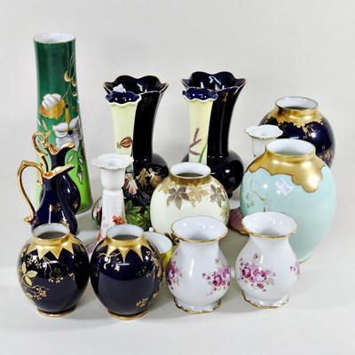 Lot 486 - A collection of decorative china and porcelain,...