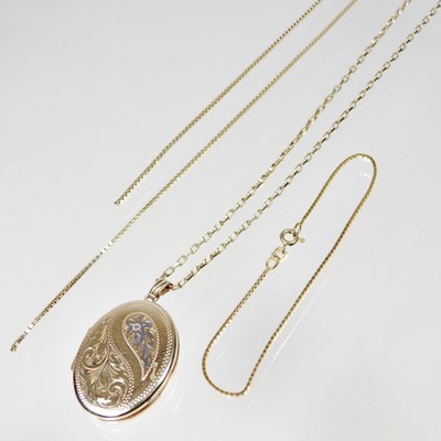 Lot 104 - A 9 carat gold locket, on a fine chain, 7g,...