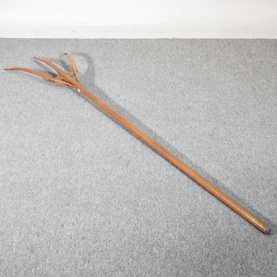 Lot 327 - A vintage wooden hay fork