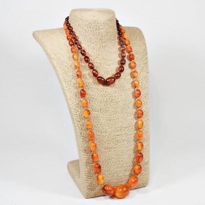 Lot 41 - A butterscotch amber coloured bead necklace,...