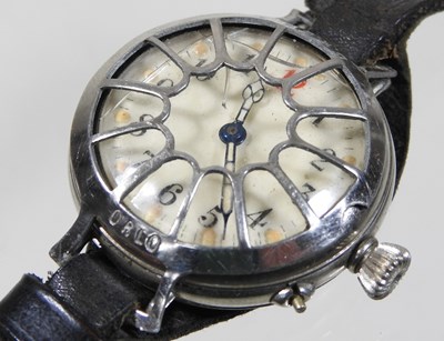 Lot 9 - A World War I military trench wristwatch