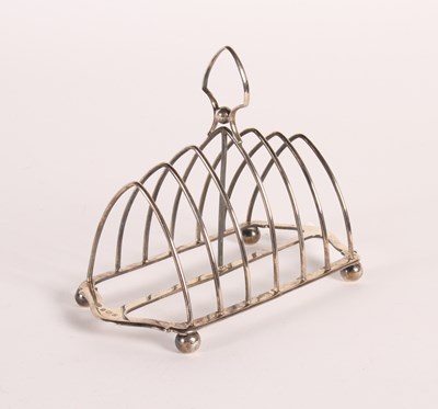 Lot 551 - An Edwardian silver seven-division toast rack,...