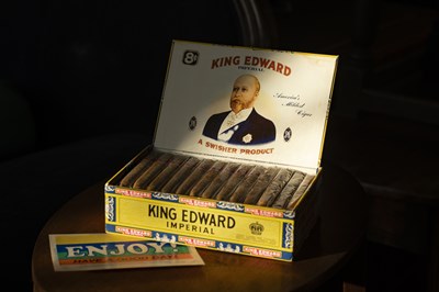 Lot 520 - A box of King Edward cigars