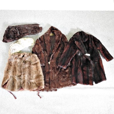 Lot 264 - A collection of vintage ladies furs, to...