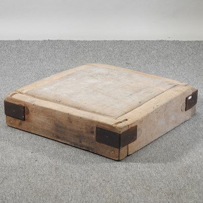 Lot 384 - An antique butcher's block