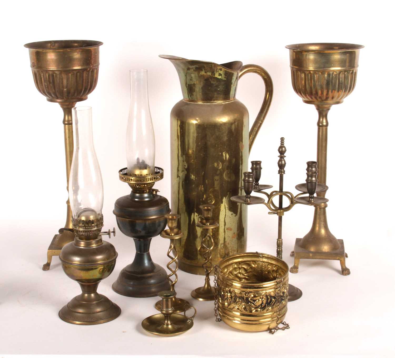 Lot 473 - A collection of brassware, to include oil