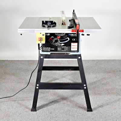 Lot 66 - A Delta electric circular table saw