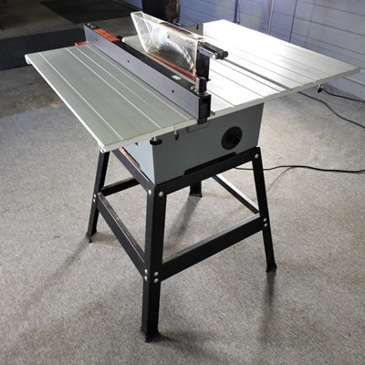 Lot 66 - A Delta electric circular table saw