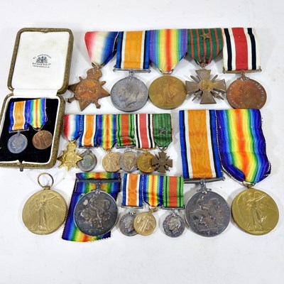 Lot 18 - A Group of five First World War medals, to...