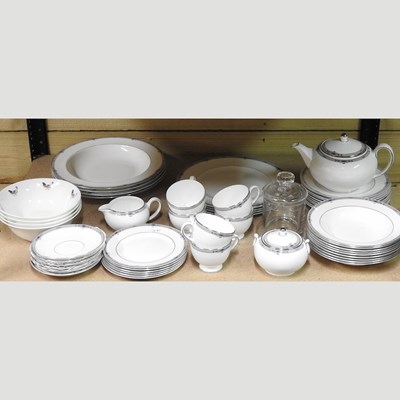 Lot 156 - A collection of Wedgwood Amherst pattern tea and dinner wares