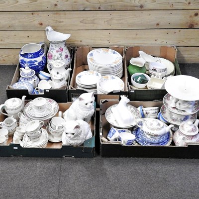 Lot 392 - A collection of decorative china, to include...