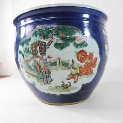 Lot 153 - An early 20th century Chinese porcelain fish bowl